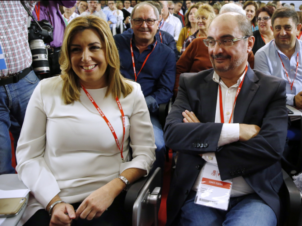 El Comité Federal del PSOE decide sobre el voto a Rajoy. En la imagen, Susana Díaz y Javier Lambán.
