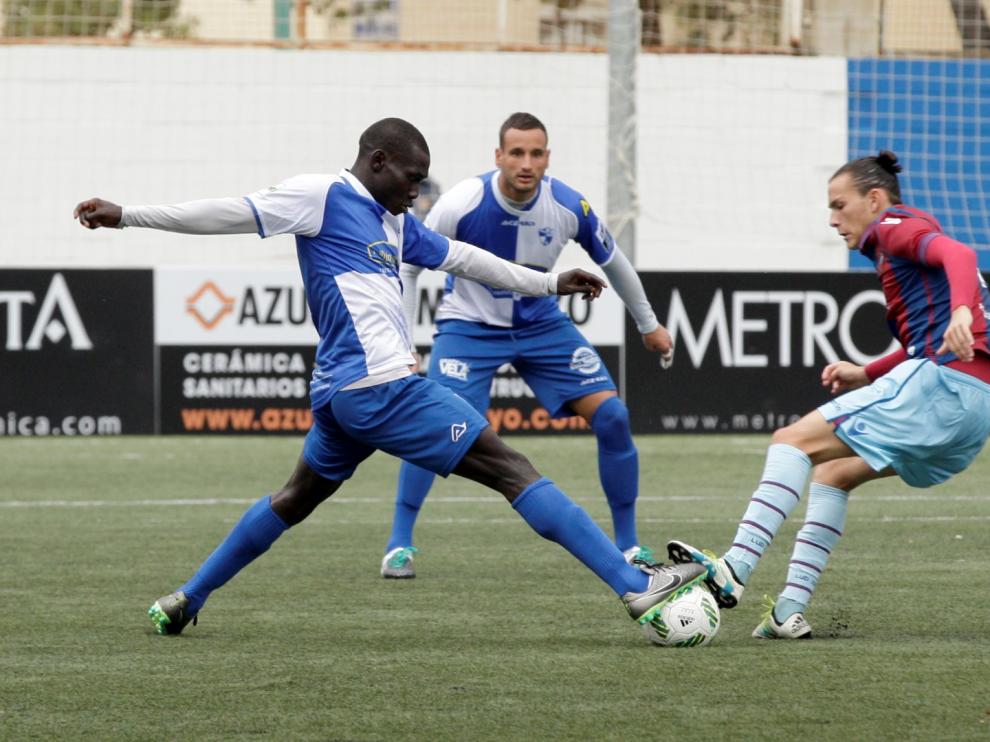 El CD Ebro durante un partido de esta temporada.
