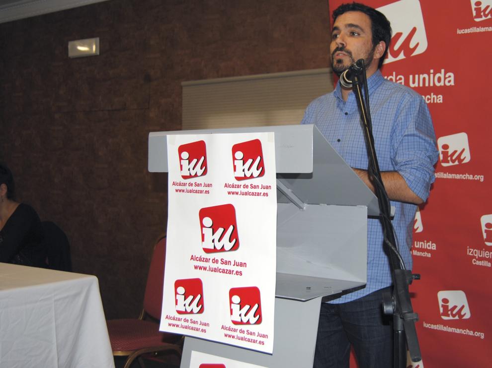 Garzón acusa al PSOE de "blanquear" al PP, el "partido más corrupto de la UE"