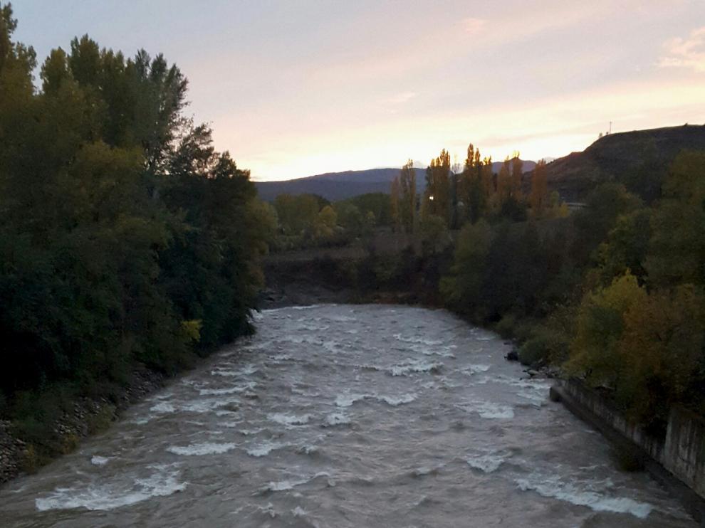 El río Aragón, a su paso por Jaca.