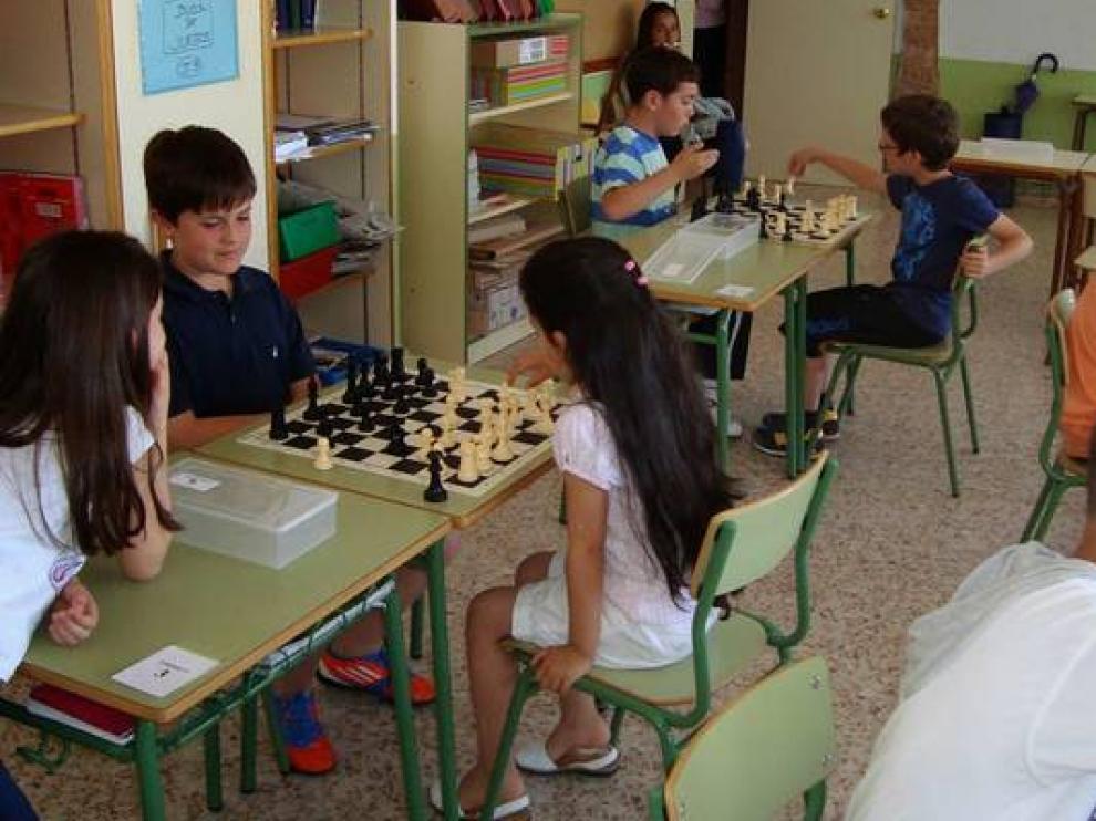 Torneo de ajedrez en un colegio turolense.