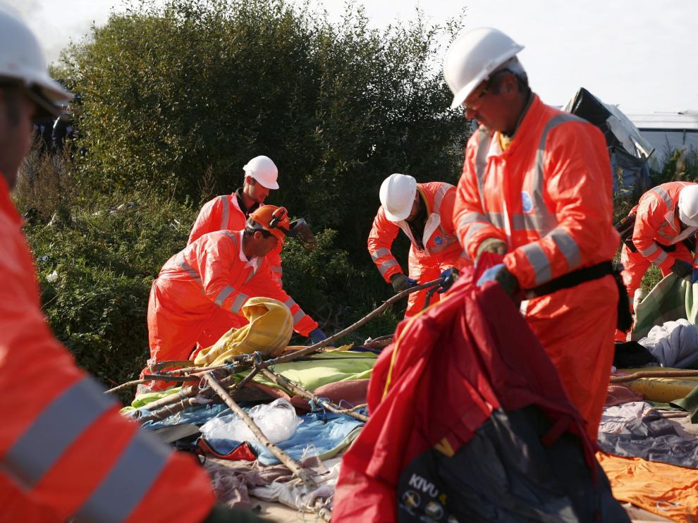 Desalojo y destrucción de las primeras chabolas en Calais