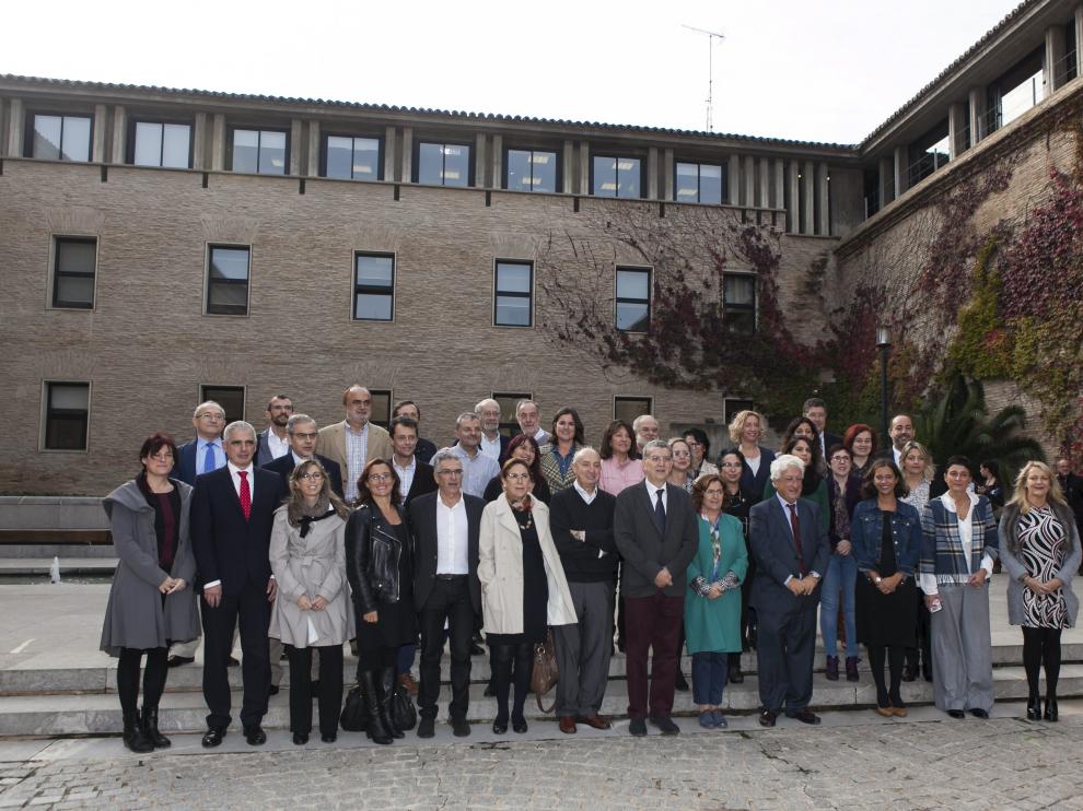 Lara Cotera Las 16 entidades del Fórum de Salud Mental estuvieron arropadas por los consejeros Celaya y Broto, y por el Justicia de Aragón.