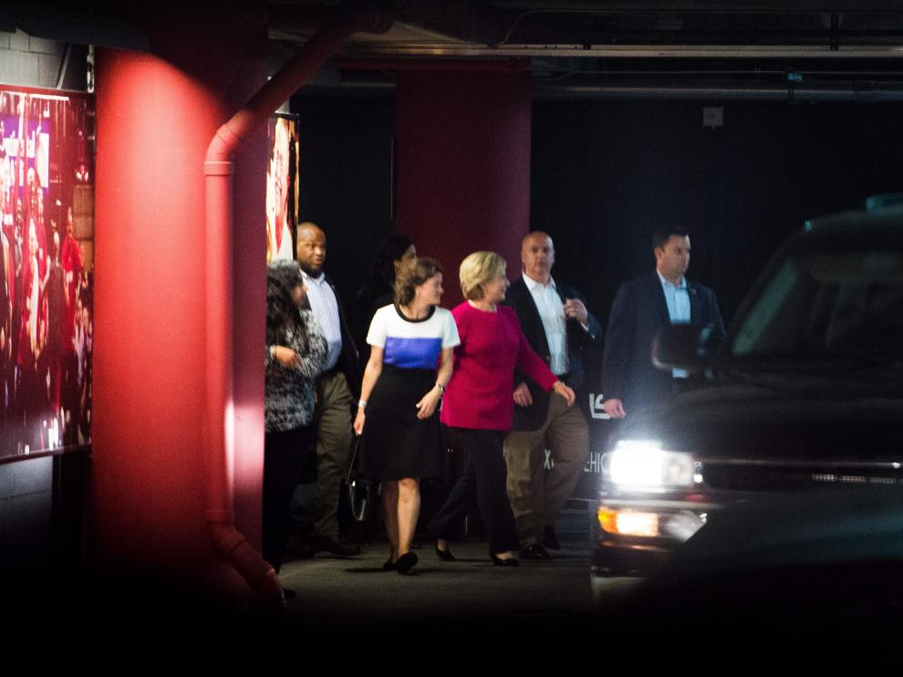 Hillary Clinton sale del concierto de Adele en Miami.