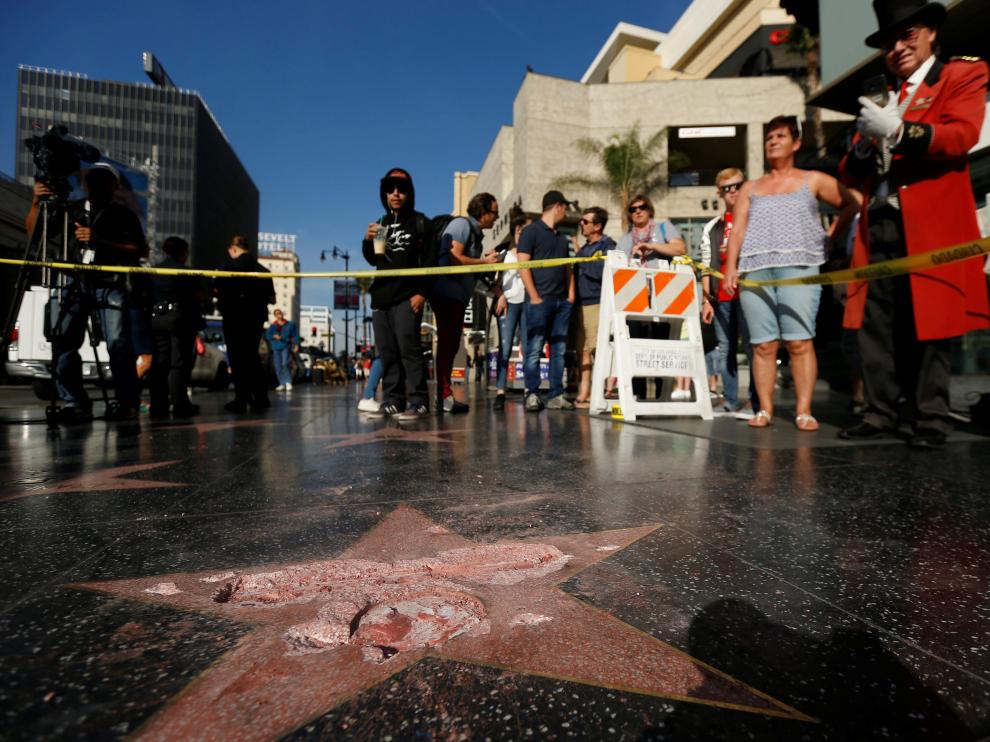 La estrella de Trump, completamente destrozada.
