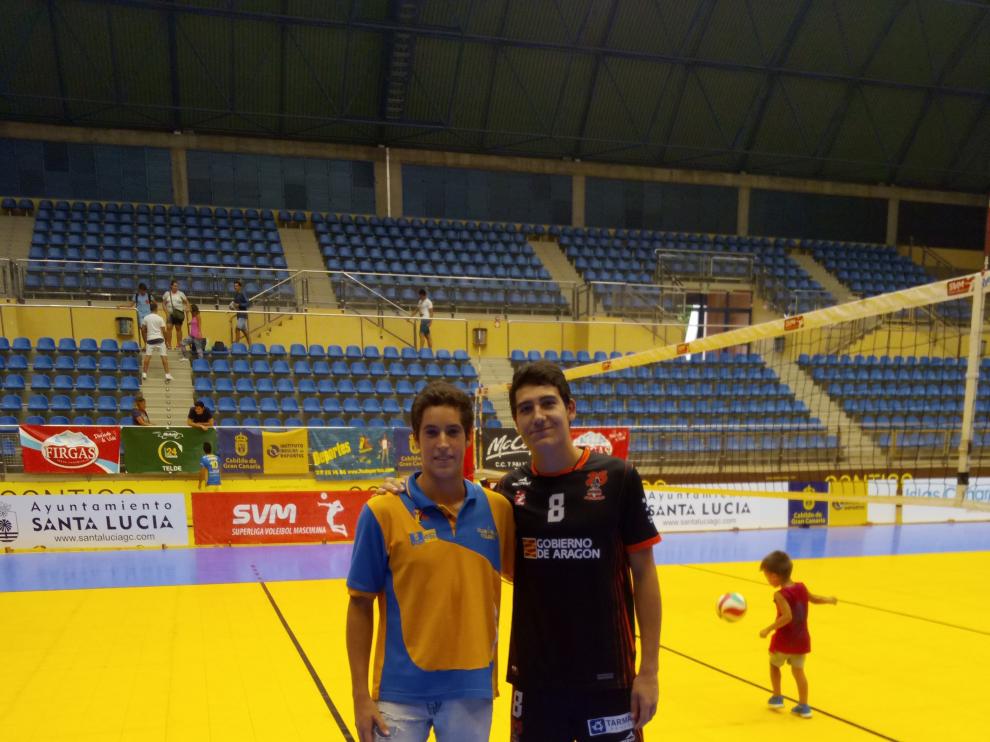 Javier Izquierdo y David de Juan, en el pabellón canario