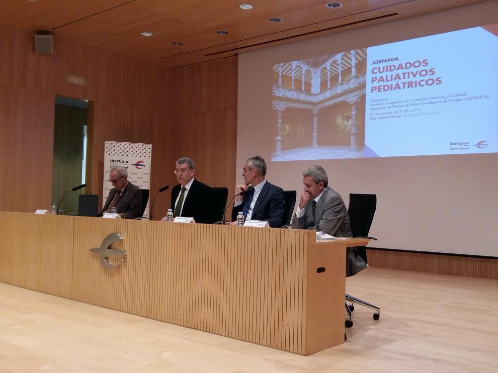 De izquierda a derecha, Miguel Casaus, Sebastián Celaya, Juan Carlos Sánchez y Emilio González, en la I Jornada sobre cuidados paliativos pediátricos.