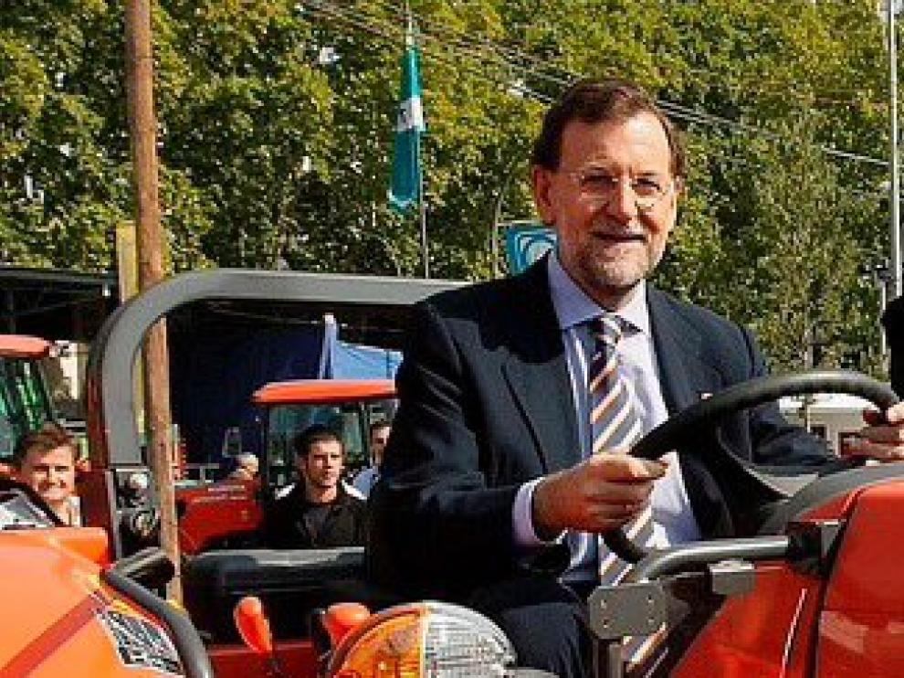 Rajoy responde irónicamente a un diputado del PNV en la sesión de investidura.
