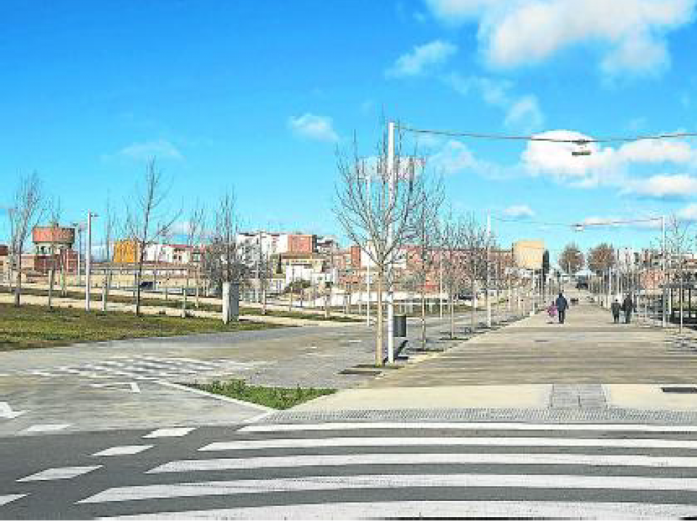 Un paseo peatonal de 2,6 kilómetros. El tramo urbano de la línea ferroviaria de Teruel se convirtió en un corredor verde de 330.000 metros cuadrados entre Miralbueno, Oliver y Valdefierro.