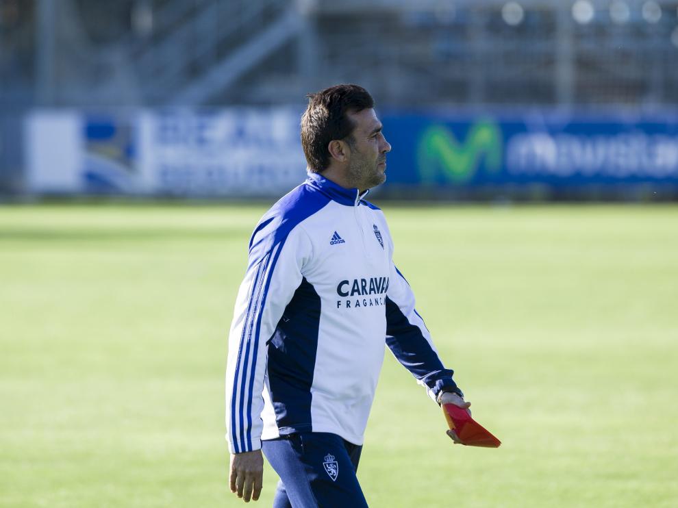 El entrenador del Real Zaragoza, Raúl Agné, en su primera toma de contacto con el equipo