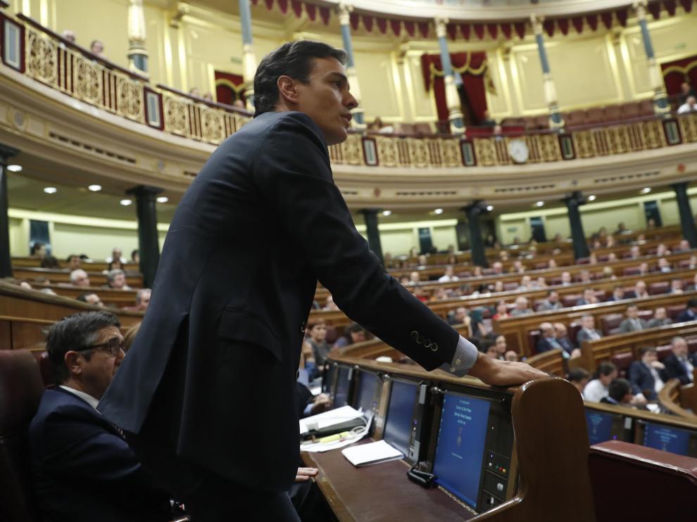 Momento de la votación de Pedro Sánchez este jueves en el Congreso.