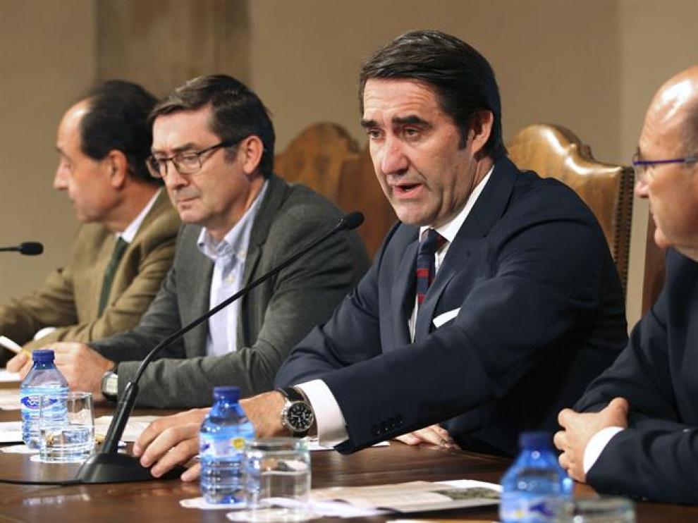 El consejero de Medio Ambiente, Juan Carlos Suarez-Quiñones, durante su participación en el II Encuentro Nacional sobre Montes de Socios celebrado hoy en Soria.