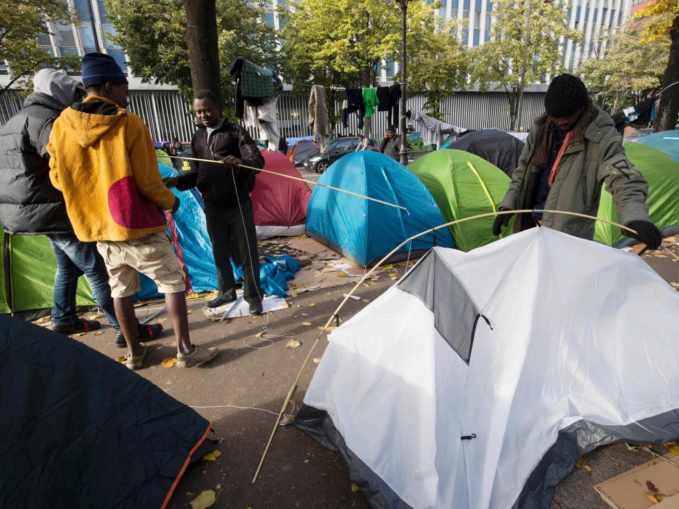 Inmigrantes acampados en París.