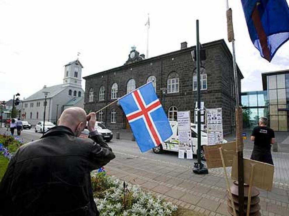 Imagen exterior del Parlamento islandés