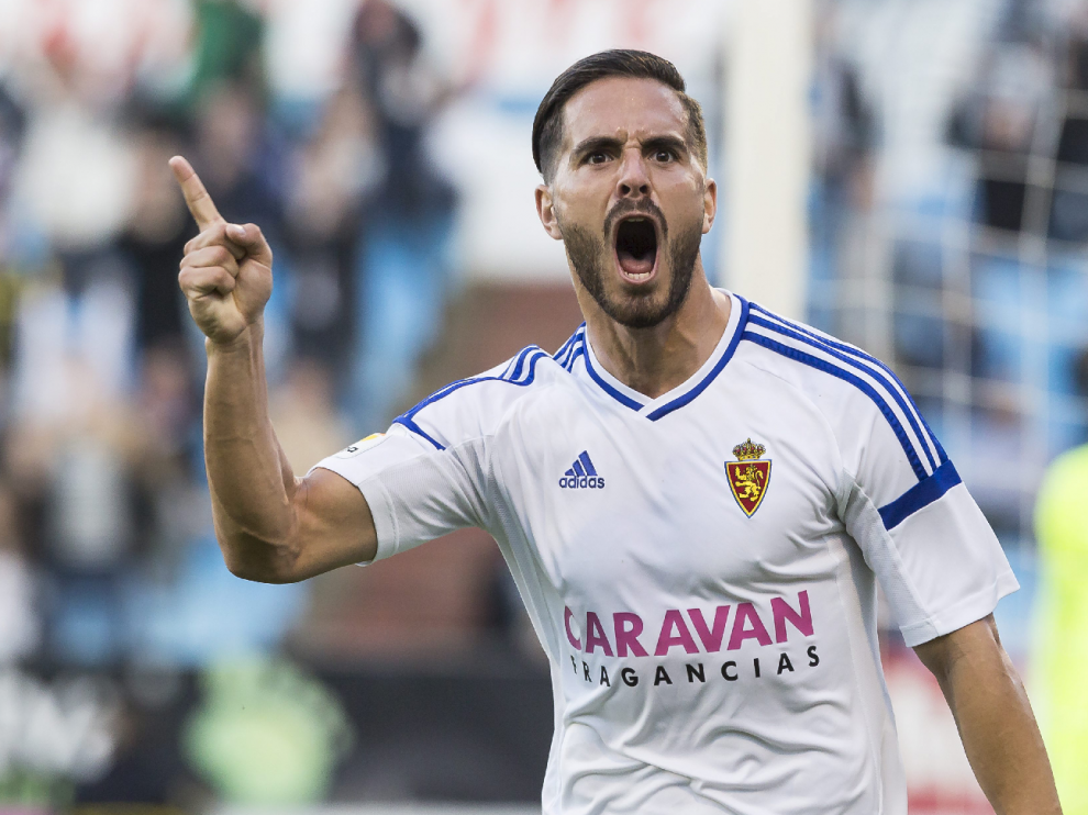 Javi Ros, con inequívoco gesto de rabia y desahogo, celebra su gol, el 1-0 en el minuto 13, su primera diana de la temporada.