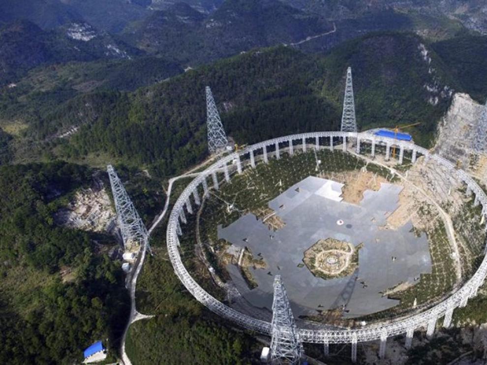 El mayor radiotelescopio del mundo, construido en el suroeste de China.