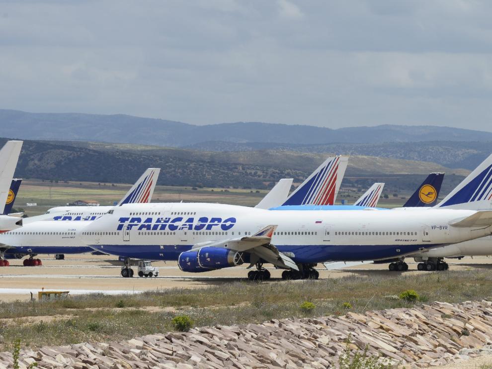 Estacionamiento y mantenimiento de aviones. La actividad que desarrolla la empresa Tarmac, filial de Airbus, genera estos días la presencia en la campa del complejo de unos cincuenta aviones.