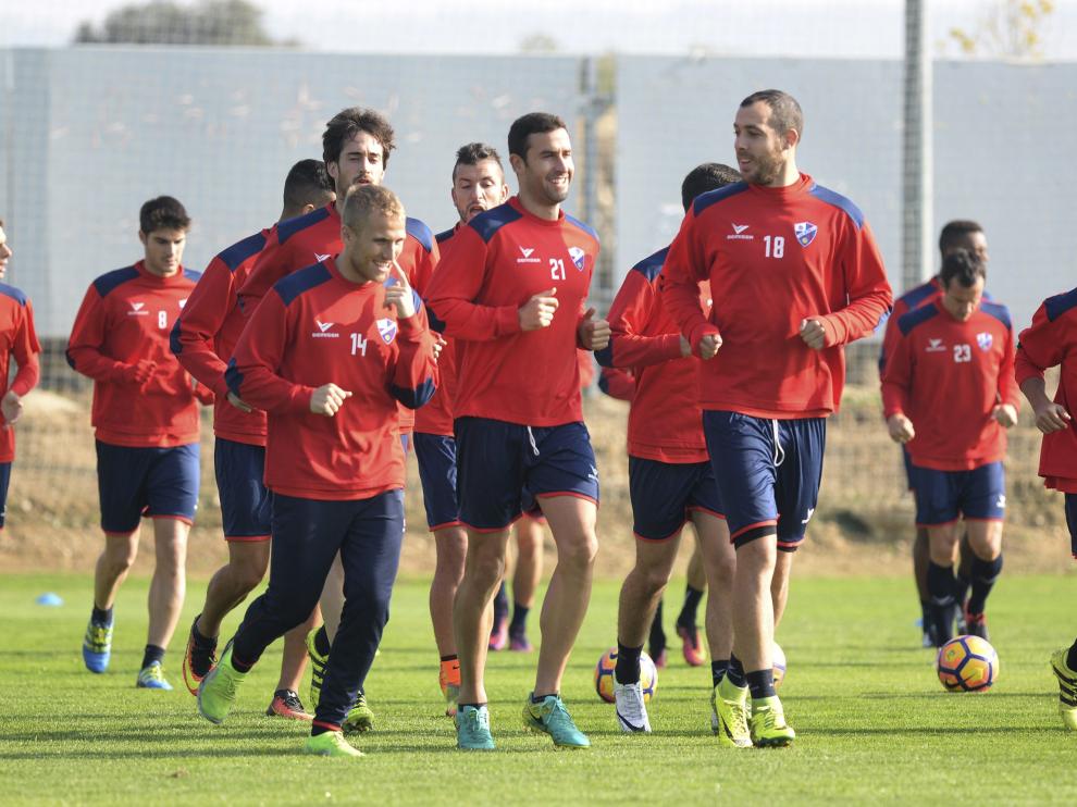 A pesar de apelar a la prudencia, el ambiente ayer en el entrenamiento del Huesca en el IRPF Montearagón era distendido