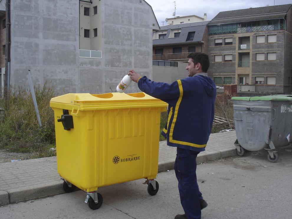 A los xantofóbicos no les gusta nada el contenedor para reciclar plásticos...