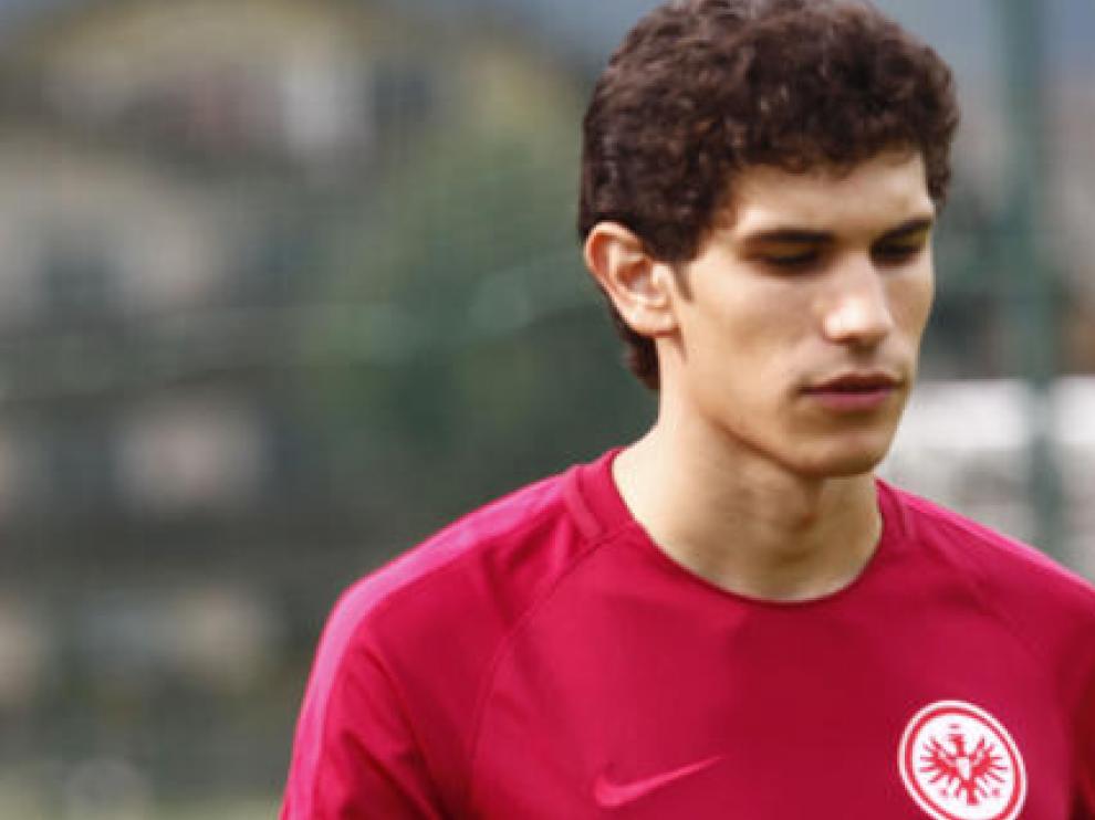 Jesús Vallejo, en un entrenamiento con el Eintracht.