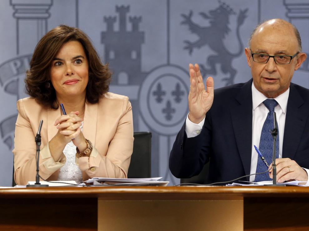 La vicepresidenta Soraya Sáenz de Santamaría y el ministro Cristóbal Montoro.