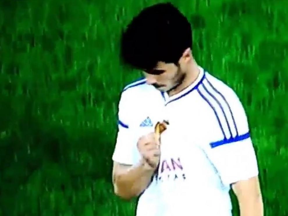 El momento en que Edu García le muestra el escudo a Culio