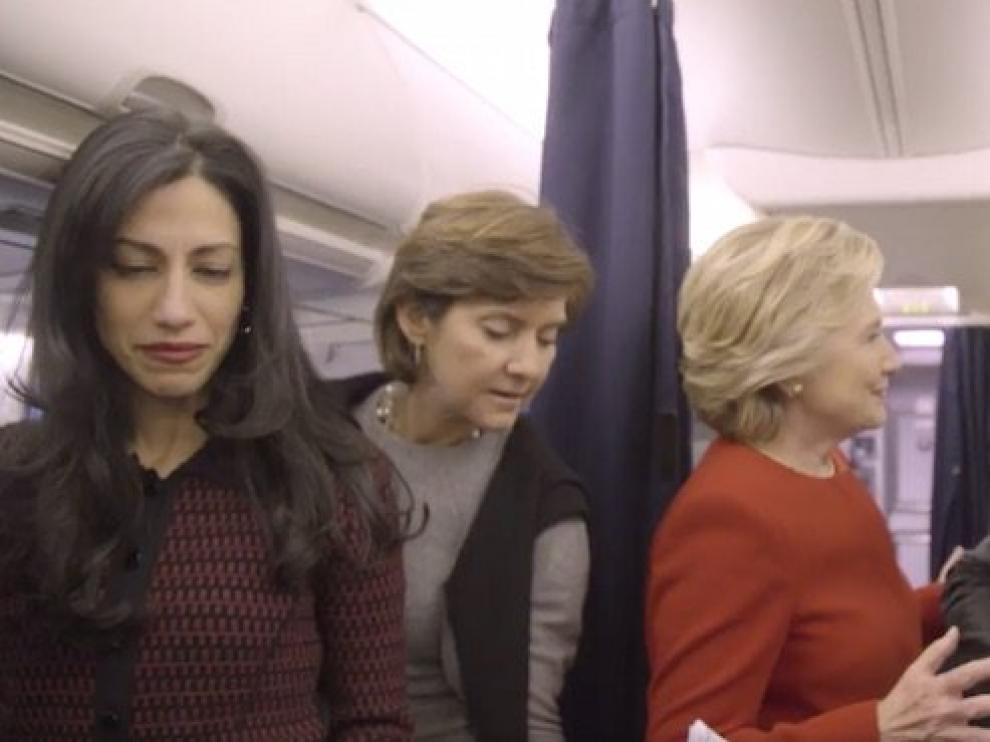 Clinton y Bon Jovi se apuntan al "desafío del maniquí" para pedir el voto.