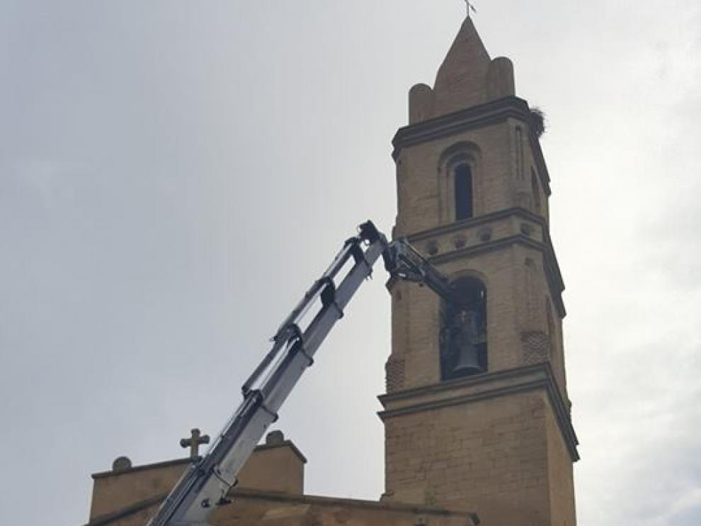 Trabajos de retirada de la campana, hace unas semanas.