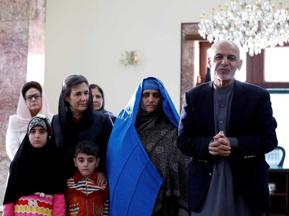 Afganistán dona una casa en Kabul a la 'niña afgana' de 'National Geographic'.