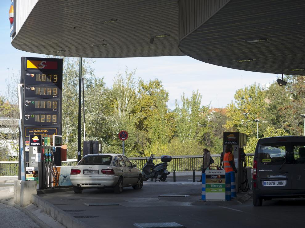 Las gasolineras temen que aumente la fuga de clientes al suprimir Navarra su recargo fiscal
