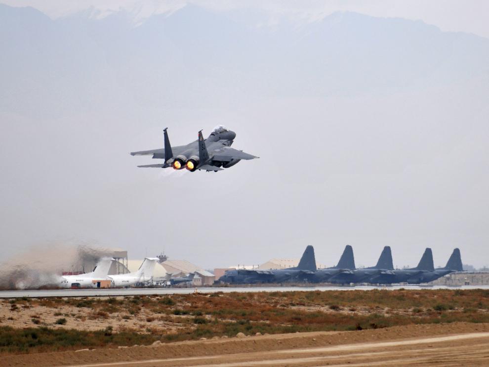 Cuatro muertos en una explosión en la mayor base aérea de EE. UU. en suelo afgano