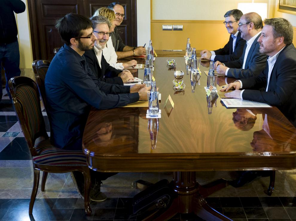 Reunión entre miembros del Gobierno de Aragó e IU.