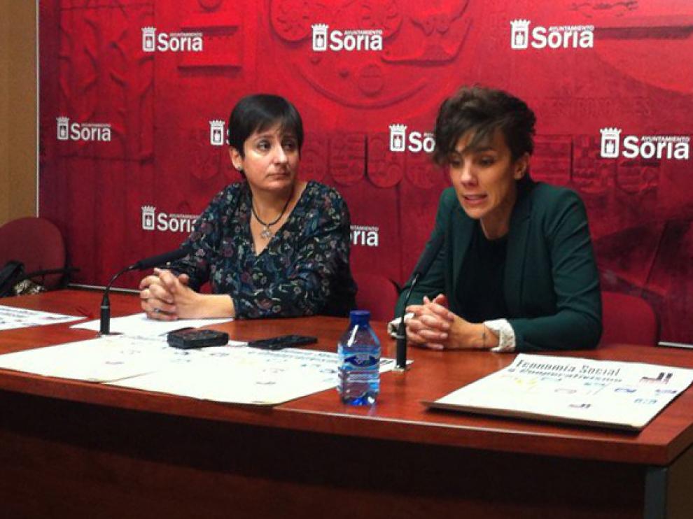 La concejala Inés Andrés (der.) junto a Ana Romero, secretaria provincial de CC. OO.