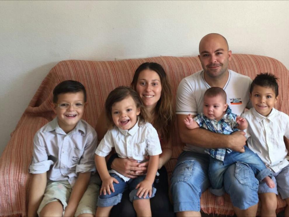Nuria, David y sus cuatro hijos