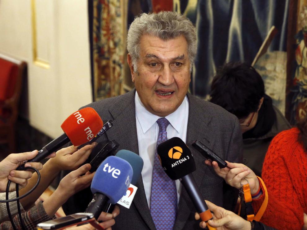 El presidente del Congreso y diputado electo por Soria, Jesús Posada, atendiendo a los medios este martes.