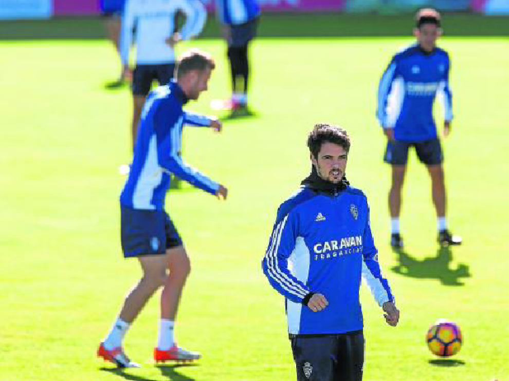 Erik Morán, en un entrenamiento del Zaragoza.