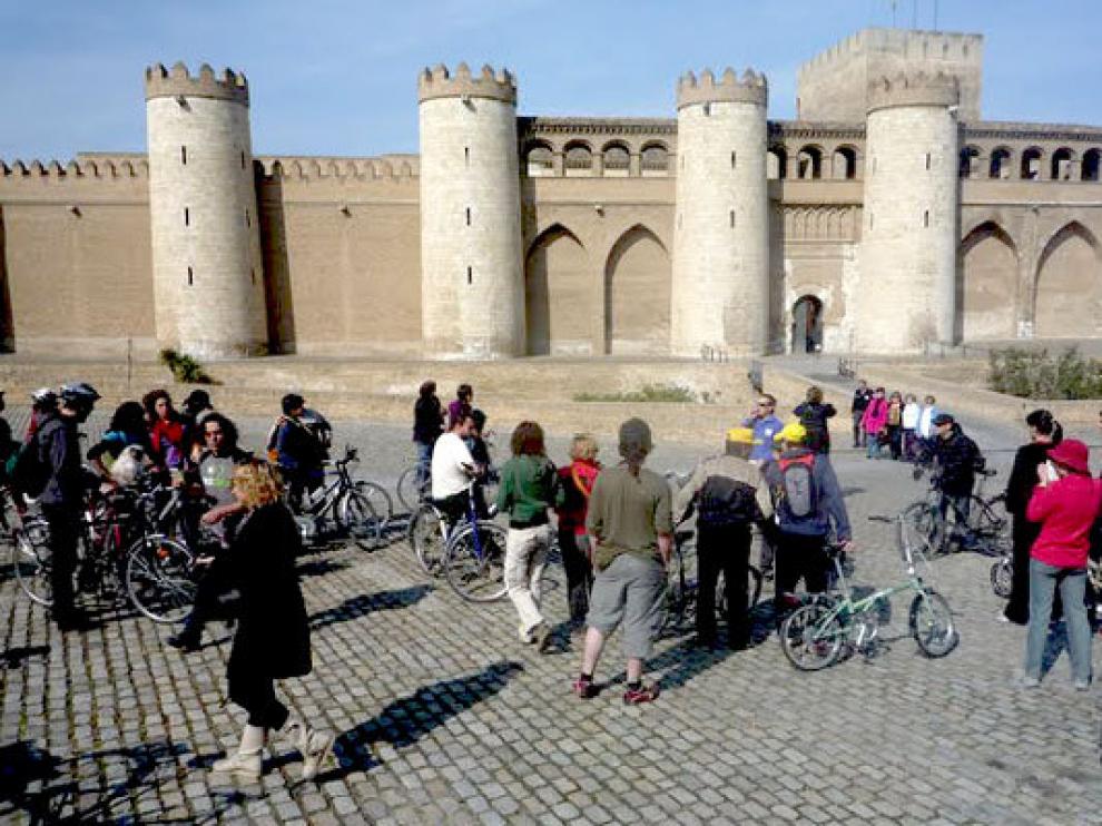 Ruta en bici para conocer la historia de Zaragoza.