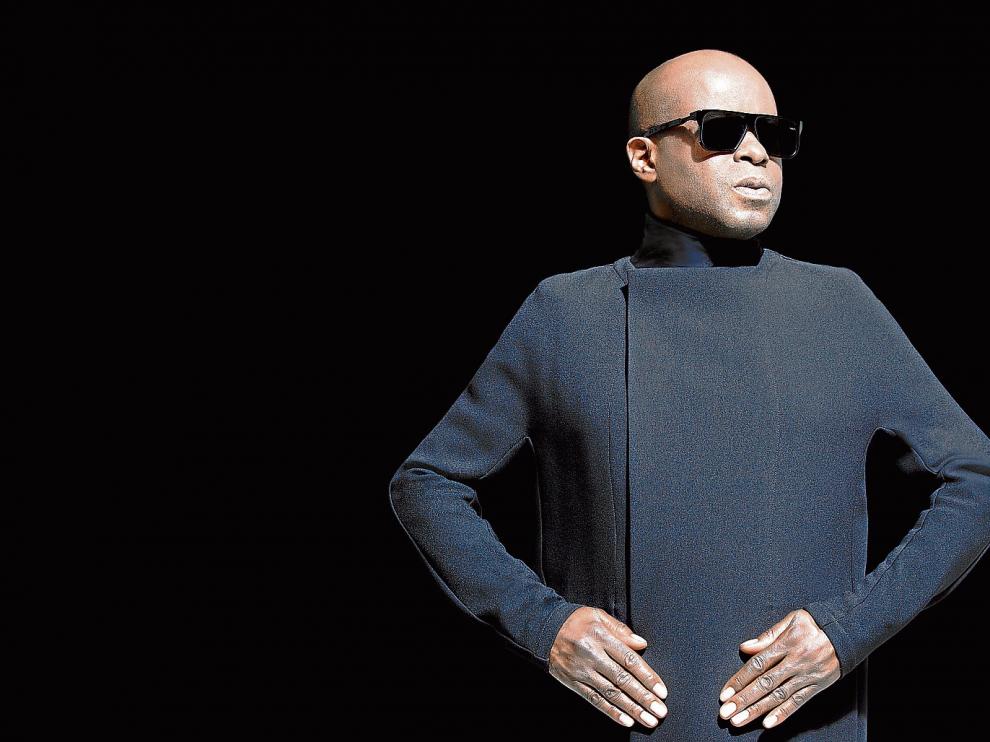 Juan Atkins acumula más de 35 años de experiencia a los platos desde su Detroit natal.