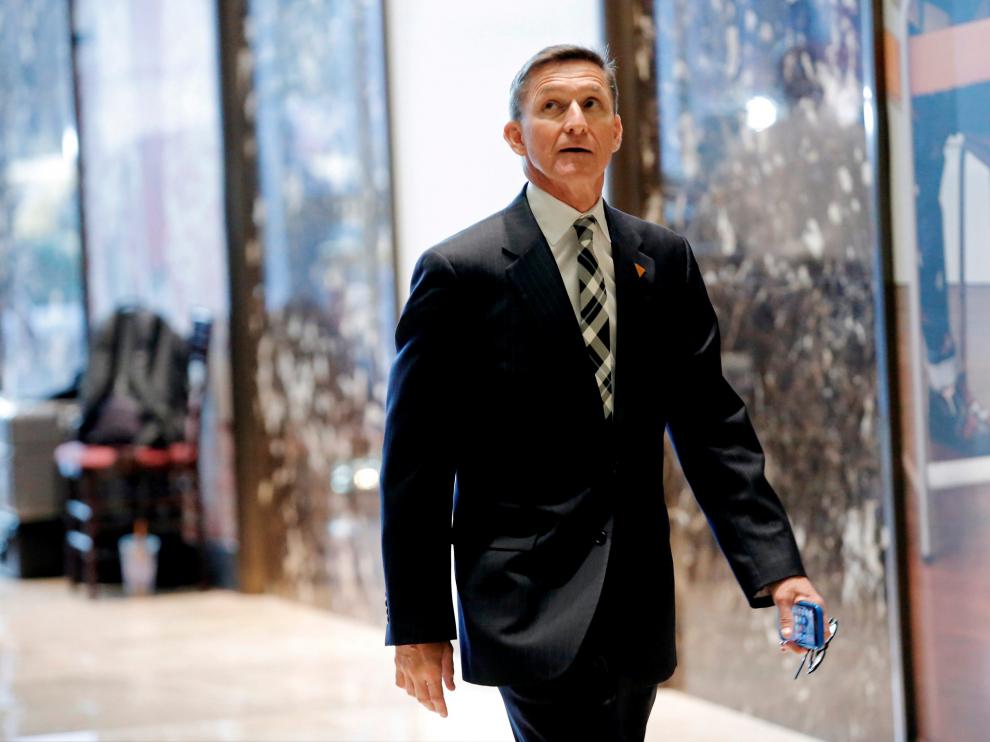Michael Flynn a su llegada a un encuentro con Donald Trump.