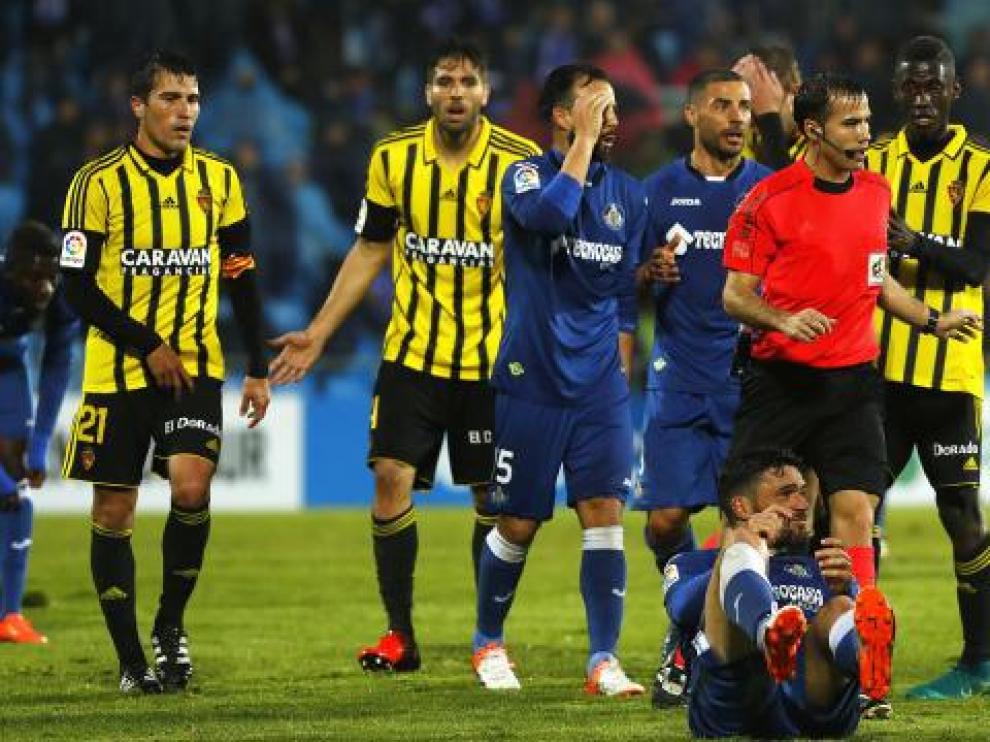 Un error de medida en una entrada de Bagnack provoca una dolorosa derrota aragonesa en un duelo equilibrado en el que Ángel falló varias ocasiones de gol.