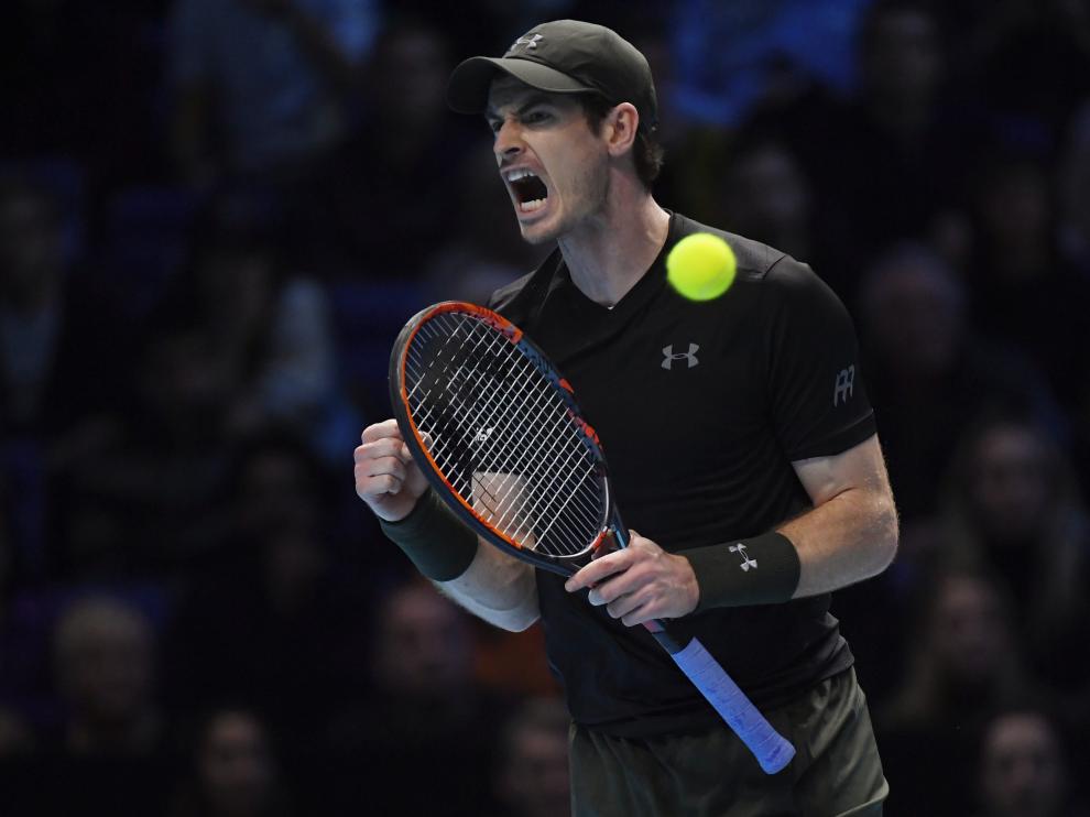 El británico Andy Murray cerró la temporada como número uno del mundo al ganar por primera vez el Masters derrotando en la final al serbio Novak Djokovic, por 6-3 y 6-4.