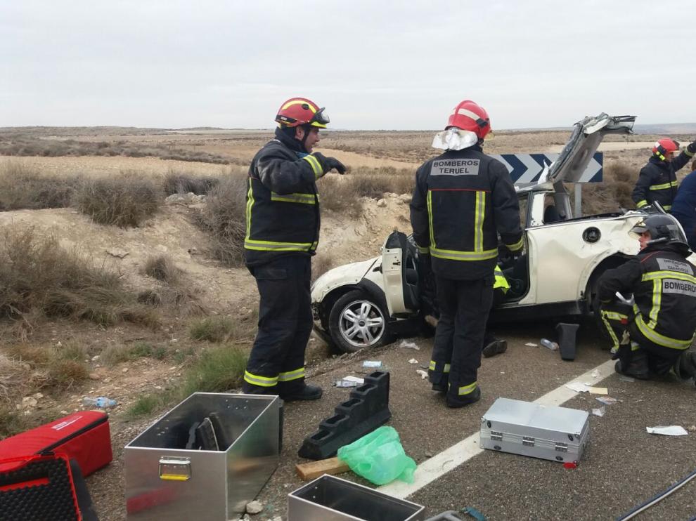Accidente en Azaila con una conductora herida