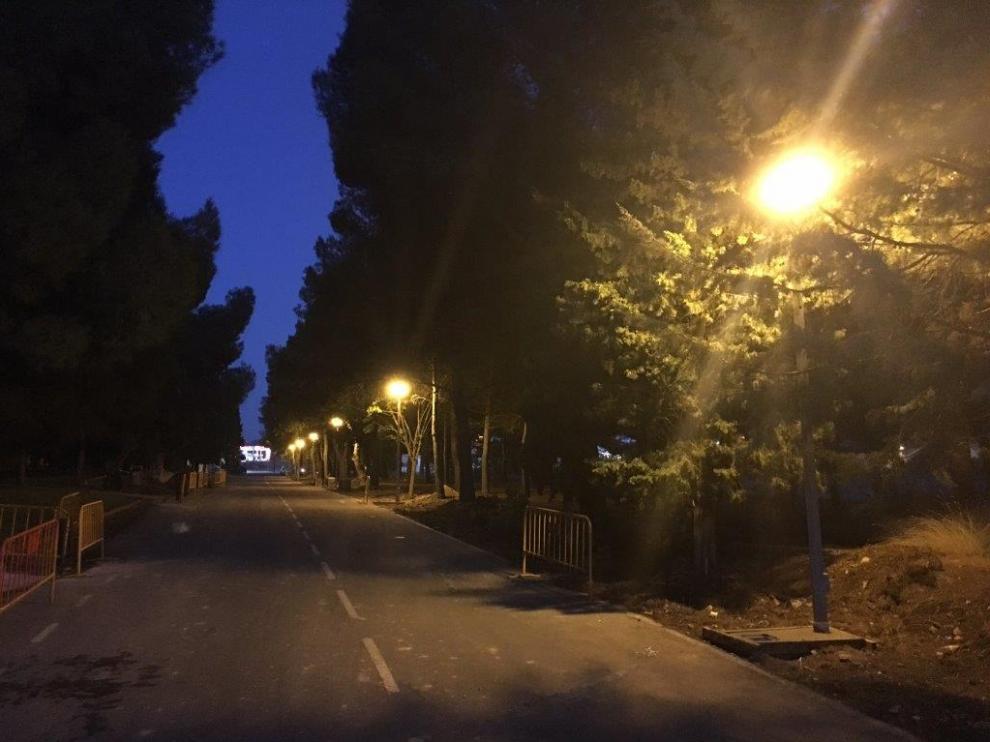 Las nuevas farolas mejoran la seguridad y la imagen del camposanto