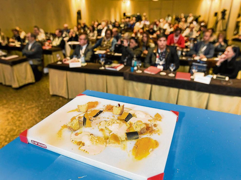 Creaciones del chef Jesús Almagro con polen en la última ponencia del Foro Gastronomía y Salud.