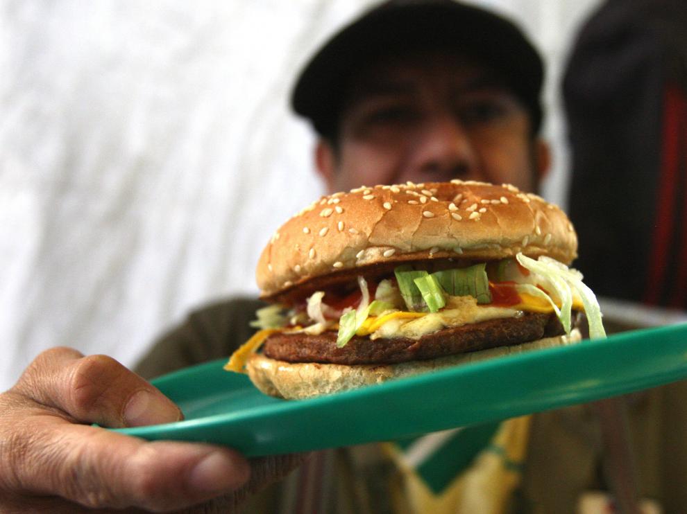 La comida con exceso de grasa, uno de los 'imanes' del cerebro de las personas obesas.