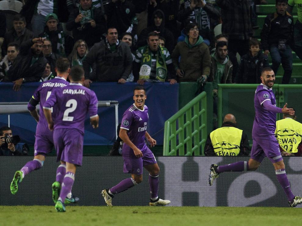 Benzema celebra el segundo gol del Madrid.
