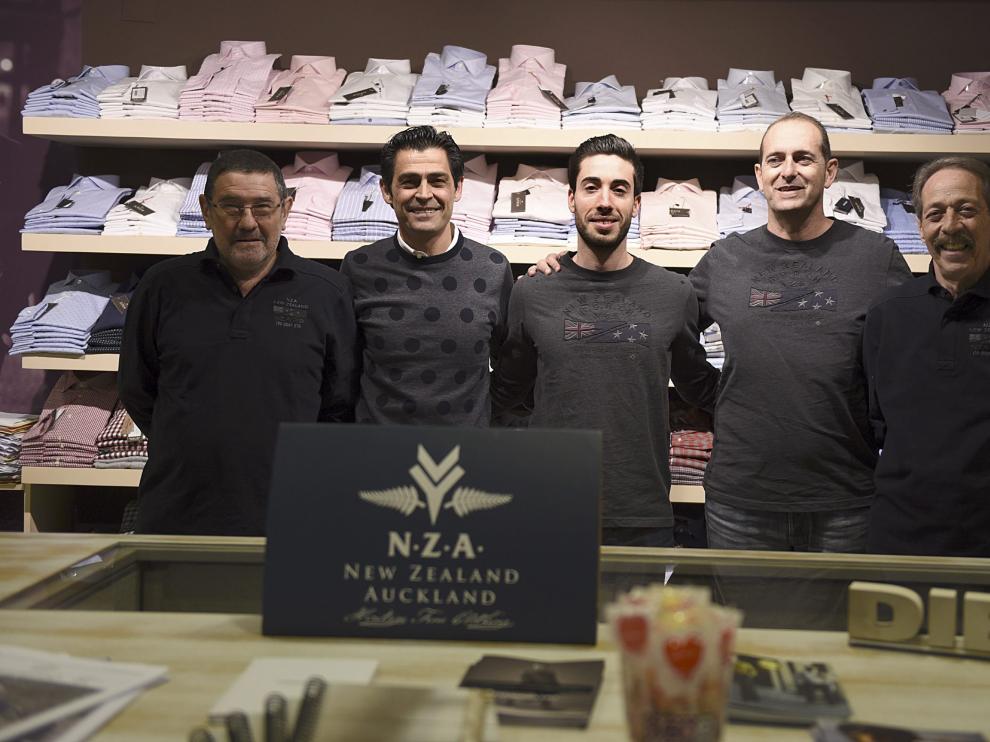 José Antonio Hernández (delegado), Miguel Ángel Santolaria (propietario de la tienda Mírate), Sergio Ferrer (fisioterapeuta), José Nolasco (técnico del Bada) y José Luis Labordeta (delegado).