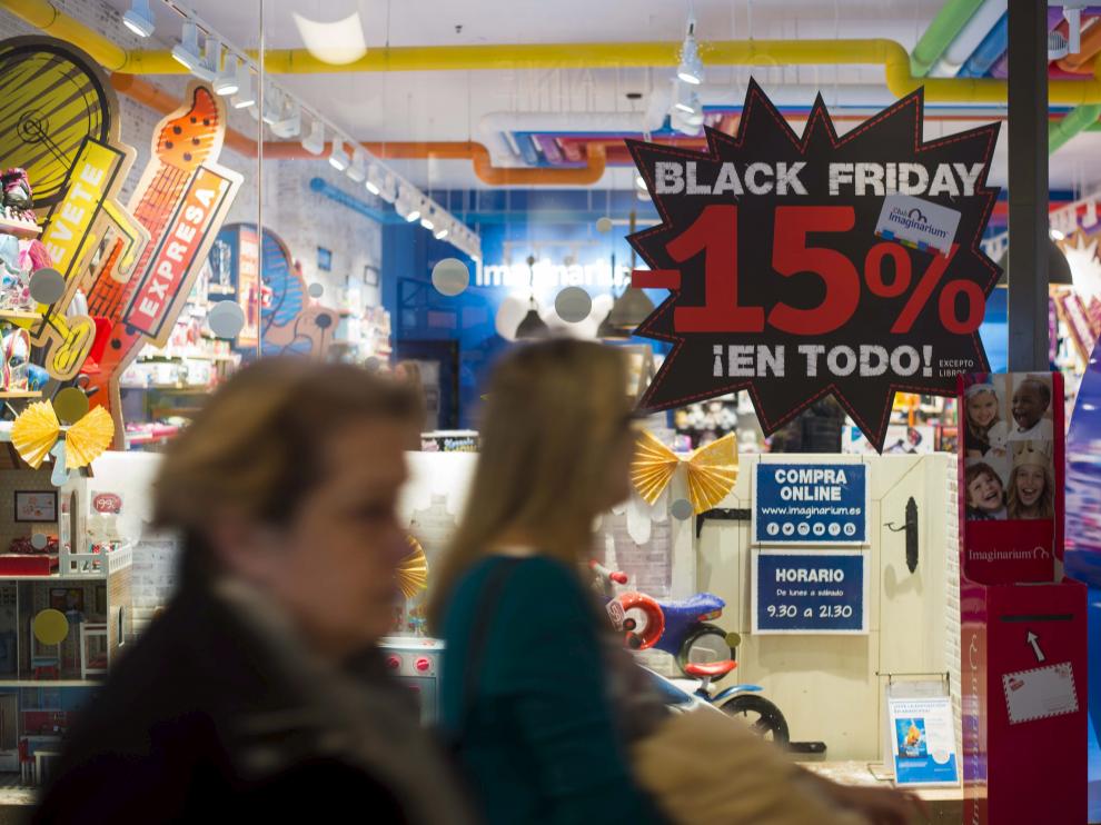 El 'Black Friday' también se celebra hoy en muchos comercios aragoneses.