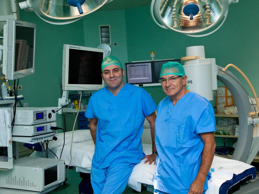 Jorge Rioja (izda) y Carlos Rioja, urólogos del Hospital Viamed Montecanal.