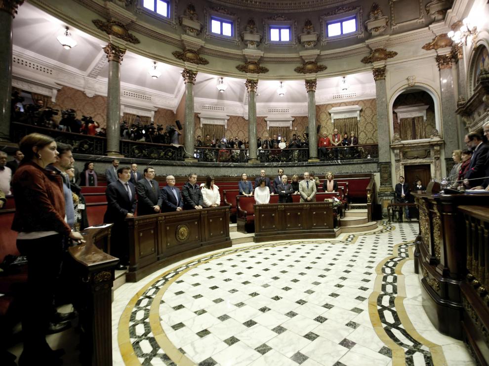 El Ayuntamiento de Valencia ha aprobado por unanimidad decretar tres días de duelo oficial.